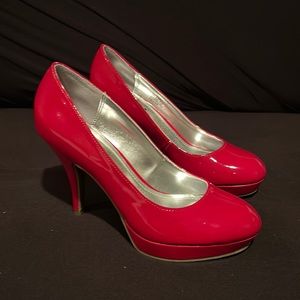 Woman’s Size 8 Red Pump (brand unlisted)
